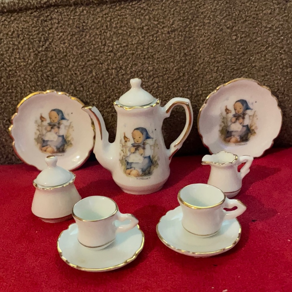 1993 MJ Hummel Mini Tea Set!